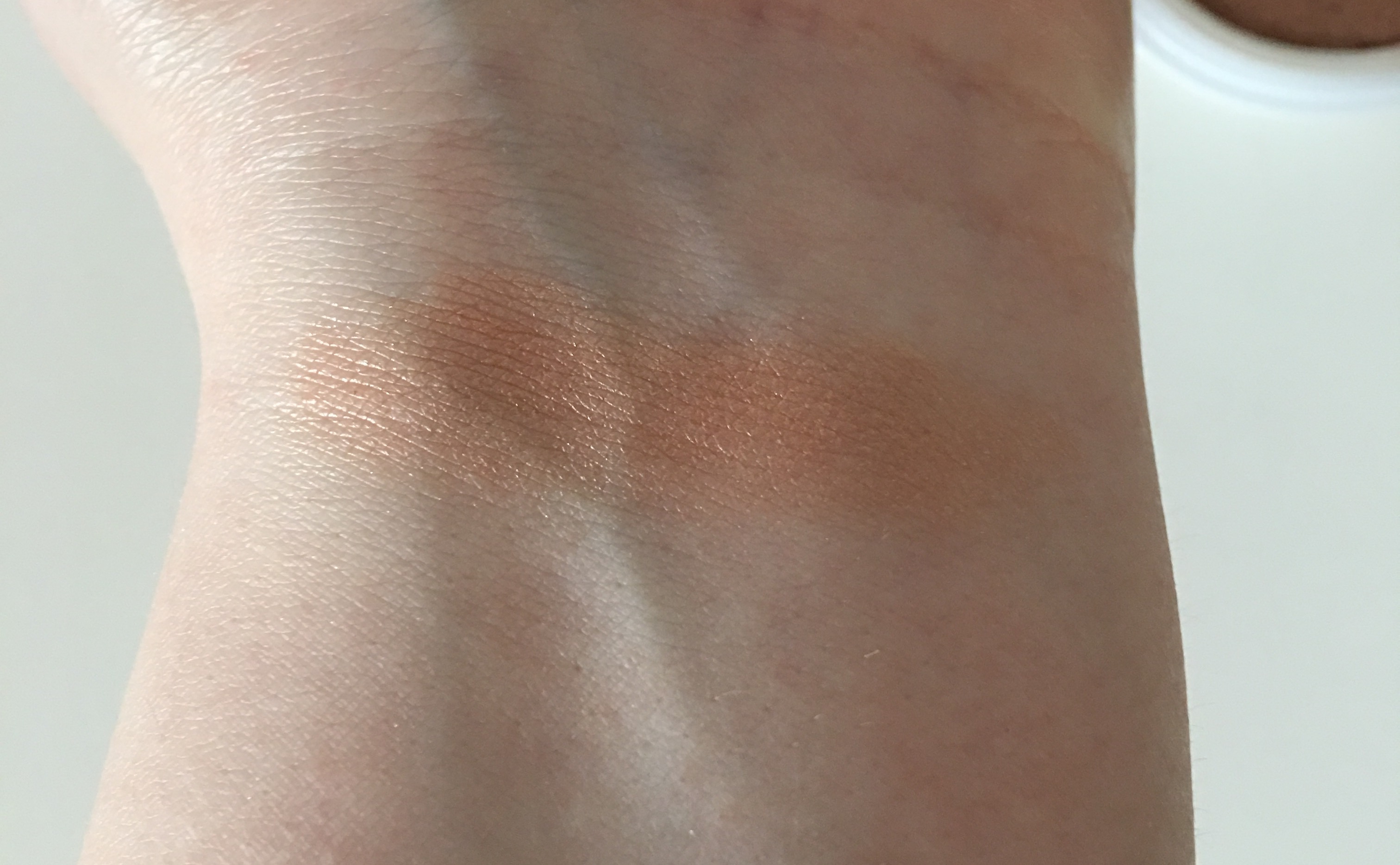 colourpop-highlighter-swatch